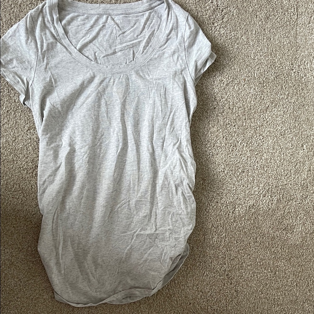 Old Navy Maternity Light Gray Short Sleeve Tee